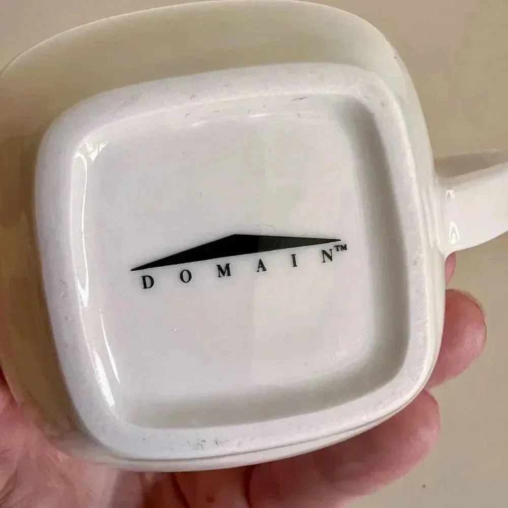 Domain White Glossy Ceramic Gravy Sauce Serving Boat Pourer Dish with Handle‎